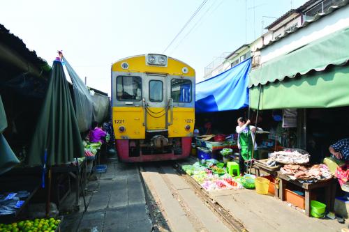 ตลาดร่มหุบ